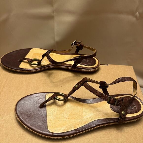 Frye Mary Harness Leather t strap Sandals 8.5 Brown Flat Thong Ring bohemian - Picture 4 of 10